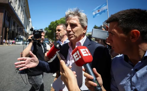 Confirmado: Luis Caputo absorberá por completo el ministerio de Infraestructura luego de la salida de Ferraro