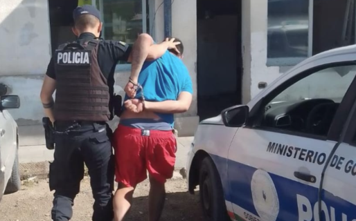 Detienen a un hombre por robar varias prendas en «La Saladita»