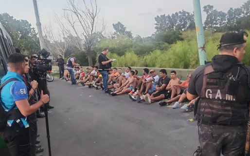 Se enfrentaron las dos facciones de la barra de River afuera del Monumental: 30 detenidos y tres heridos