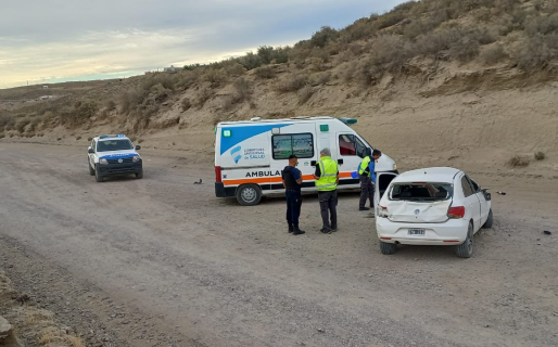 Una conductora bajo los efectos del alcohol volcó en Fracción 14