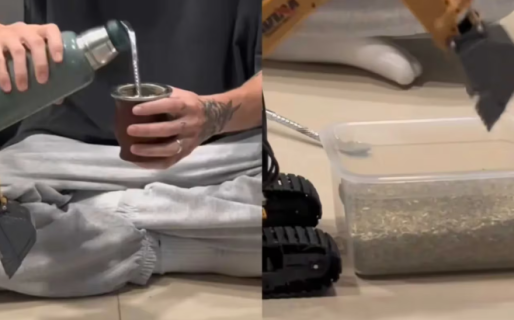 Un joven compró una excavadora de juguete a control remoto para prepararse el mate sin hacer esfuerzo