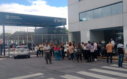 Denuncian casi 160 despidos en la Administración General de Puertos de Buenos Aires