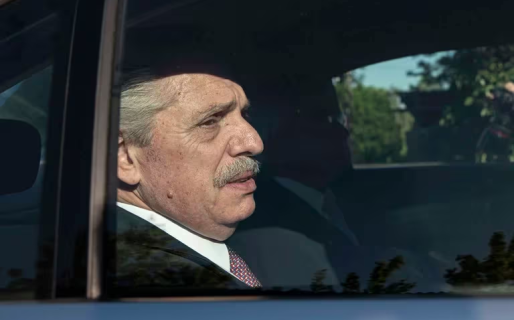 El ex presidente Alberto Fernández volvió a la Argentina luego de estar dos meses en España