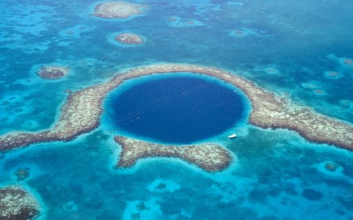 Buzos exploran el Gran Agujero Azul y quedan atónitos con lo que descubren en sus profundidades