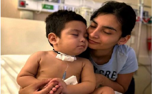Gianluca tiene parálisis cerebral y la obra social IOSFA no permite que su familia lo acompañe a Buenos Aires