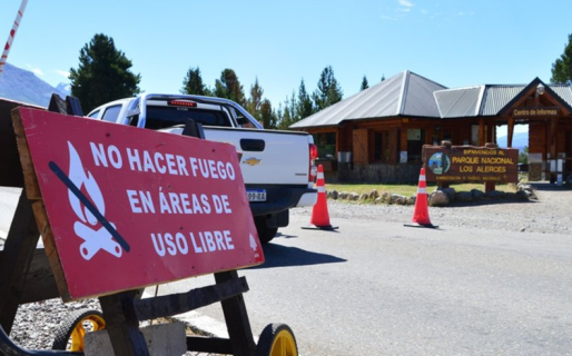 Ya no hay peligro de que el incendio en Los Alerces avance