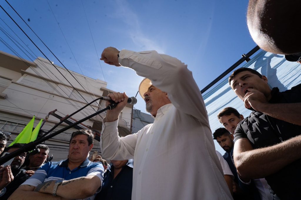 Esas fueron las palabras del intendente Othar Macharashvili, quien acompañó la multitudinaria marcha en defensa de la cuenca del Golfo San Jorge, junto al gobernador Ignacio Torres y los sindicatos Petroleros, UOCRA y Camioneros.