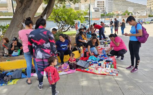 Por la crisis económica, surge una nueva feria de trueque en el San Cayetano