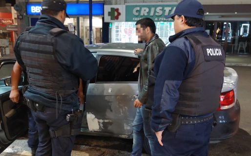 Le secuestraron el auto, intentó llevárselo y terminó detenido