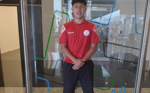 Otro jugador de Huracán de Comodoro se prueba en el Globo de Parque Patricios