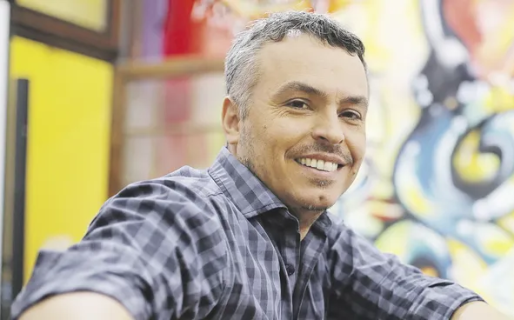 Un diputado cambió su género en las redes sociales para defender el lenguaje inclusivo