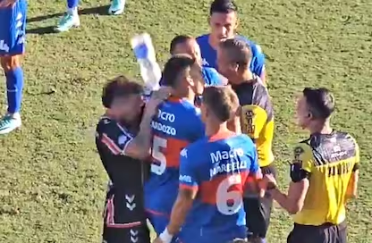 Brutal agresión en un partido de Copa Argentina, acusaciones cruzadas y una insólita hipótesis