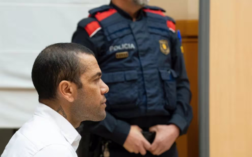 Dani Alves es condenado a 4 años y 6 meses de cárcel por violar a una joven en una discoteca de Barcelona