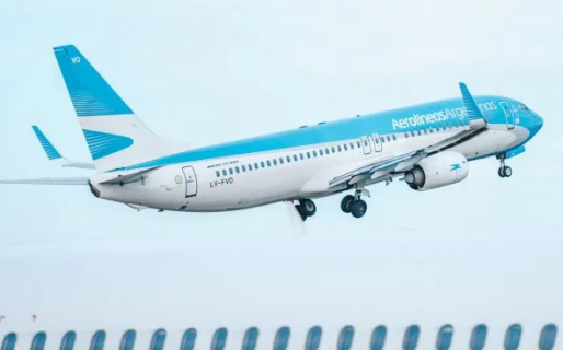 Pasajes por las nubes: los costos para viajar en avión aumentaron hasta un 17.525% en los últimos años