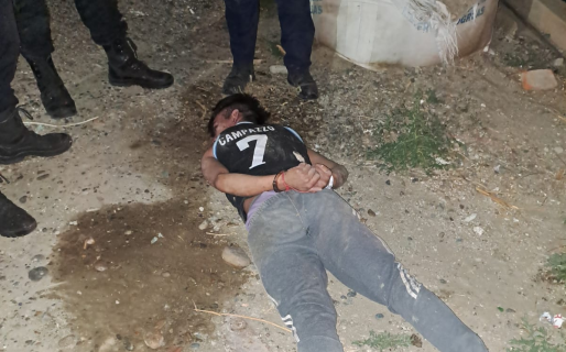 Fue hasta la casa de su ex y le bajó los vidrios a piedrazos