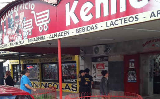 Habló la empleada agredida por su jefe en un supermercado chino: «Tengo moretones por reclamar que nos pague horas extras»