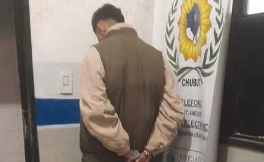 Robó chocolates y pasta de dientes de un supermercado y fue detenido