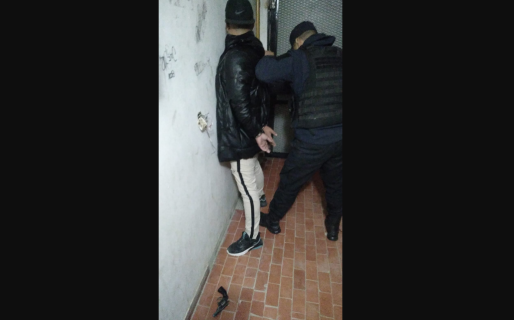 Efectivos detuvieron infraganti a joven de 20 años mientras éste robaba cables de cobre