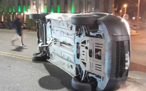 Dos autos chocaron en la Avenida Yrigoyen: uno de los conductores estaba borracho