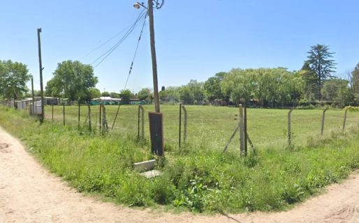 Un hombre fue asesinado a puñaladas y quemaron su cuerpo en una cancha de fútbol