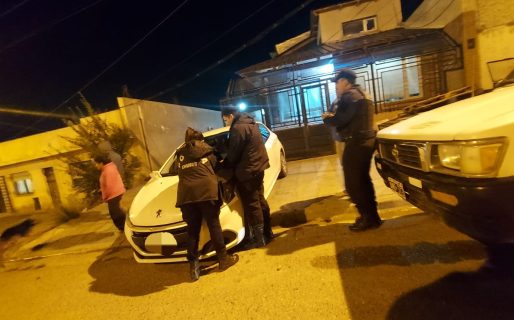 Detuvieron a un hombre que robó elementos de dos vehículos