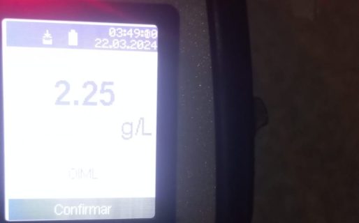 Conductor alcoholizado chocó un auto estacionado e intentó huir