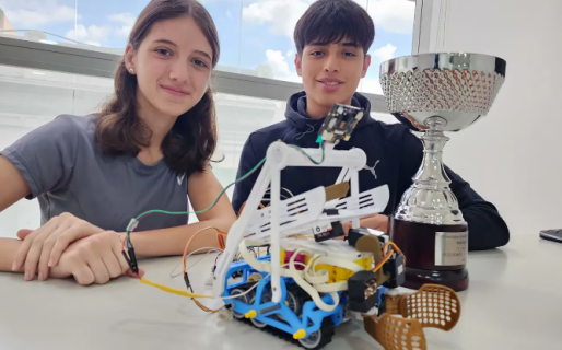 Dos adolescentes representarán al país en el Mundial de Robótica 2024