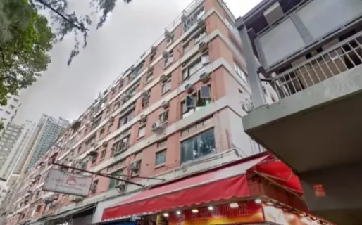 Fue a limpiar un departamento y encontró a dos bebés muertos en frascos de vidrio