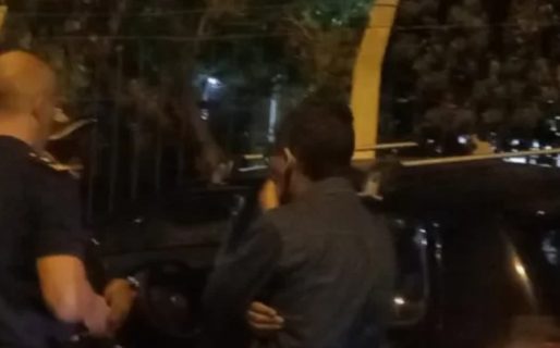 Dejó el auto con la llave puesta, se bajó a comprar y se lo robaron