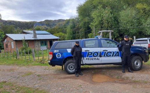 Allanaron dos domicilios por el incendio del Parque Nacional Los Alerces