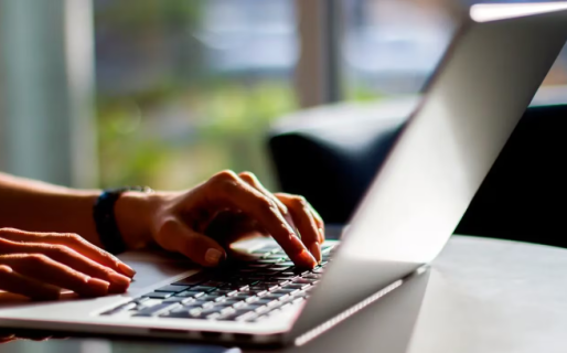 Entró a Google Maps y se emocionó al ver la foto de su papá en la puerta de su casa: “Murió hace 9 años”