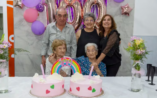 Cachita y Carlota, las mellizas que cumplieron 100 años y todo el pueblo lo festejó con una caravana