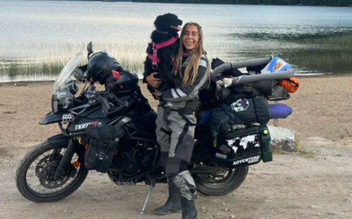 Rescató a una perra de la calle, se volvieron inseparables y ahora viajan en moto por el mundo