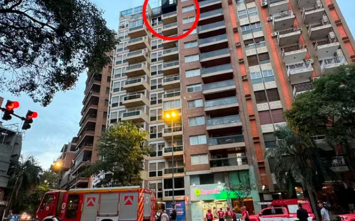 Un chico de 18 años murió al saltar desde el piso 12 de un edificio que se incendiaba