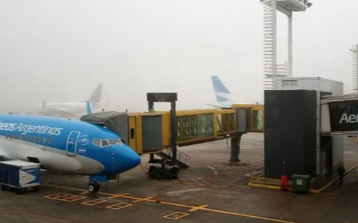 Alerta en el AMBA: demoras en vuelos, calles anegadas y trenes limitados