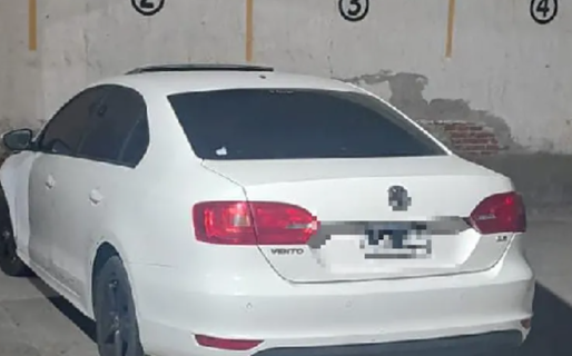 Discutió con una policía, llevaba un arma de fuego y el auto tenía pedido de secuestro