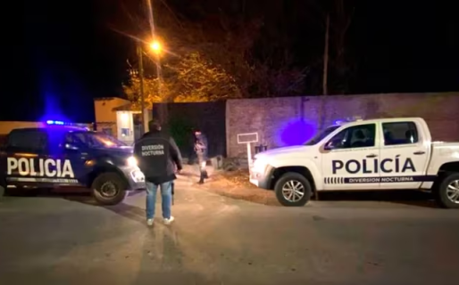 Una mujer quedó en medio de un tiroteo entre bandas y fue asesinada de dos disparos en la cabeza