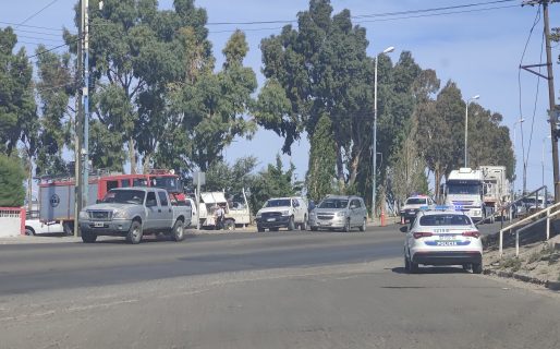 Calzada reducida en la zona del Parque de la Ciudad por una pérdida de gas