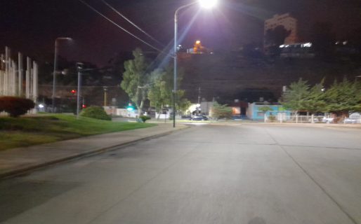 Una pareja evitó que un hombre le robara el celular a un adolescente