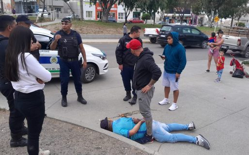 En un confuso episodio joven armado terminó aprehendido por personal de brigada