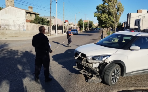 Motociclista lesionado tras ser embestido por una camioneta