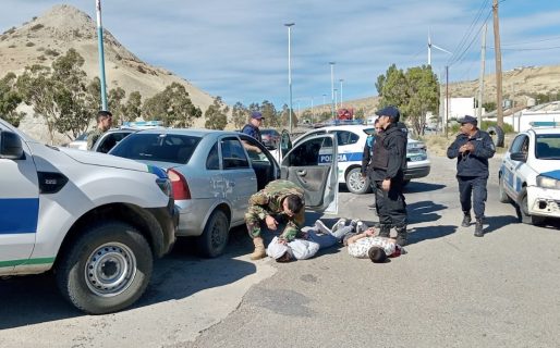 Persecución policial terminó con la detención de tres jóvenes que robaron en una vivienda