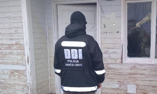 Comerciante quiso darle “una lección” a un menor que le robó, lo raptó y lo tiró desde el auto en movimiento