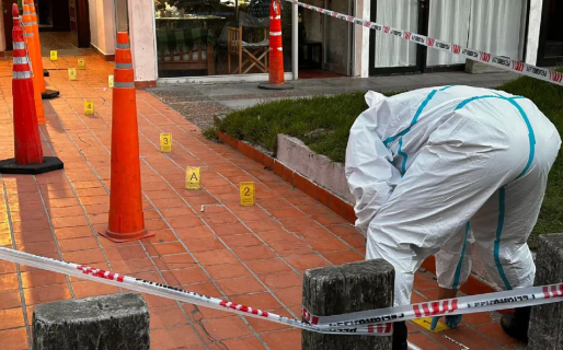 Asesinaron a un reconocido chef de 40 puñaladas en su casa