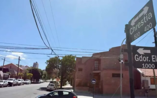 Se fueron a trabajar y dejaron a su hijo de tres años encerrado en el auto por seis horas