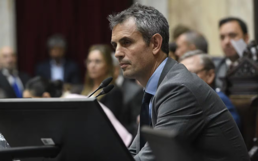 Martín Menem firmó una resolución para dar marcha atrás con el aumento a diputados y senadores