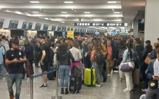 Caos en Aeroparque y Ezeiza: demoras y cancelaciones de vuelos por el temporal