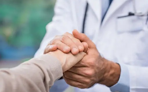 Moda Solidaria a beneficio del Hospital Regional y Rada Tilly: Pasarela, música y arte en vivo