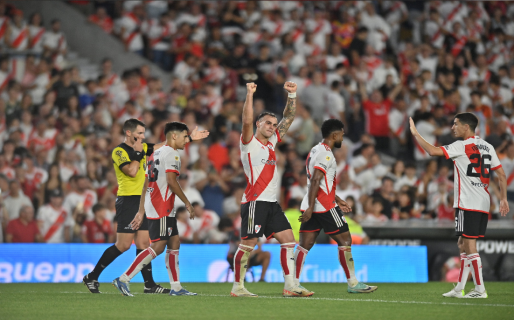 River superó a Gimnasia y es líder en su zona