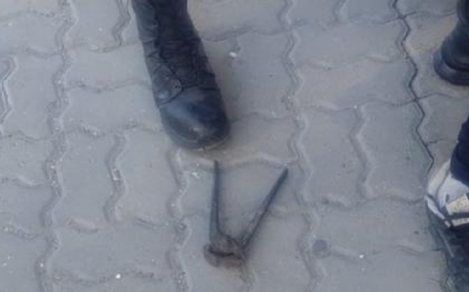 Forzaba la reja de una escuela para ingresar cuando fue detenido por la policía